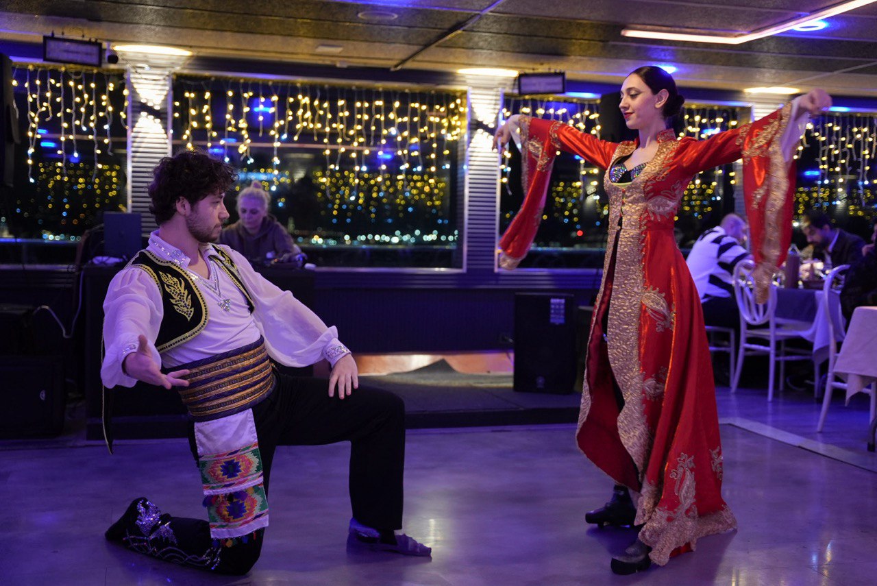 Dinner Cruise Back Area No Alcohol (Round-Trip Transfer) 