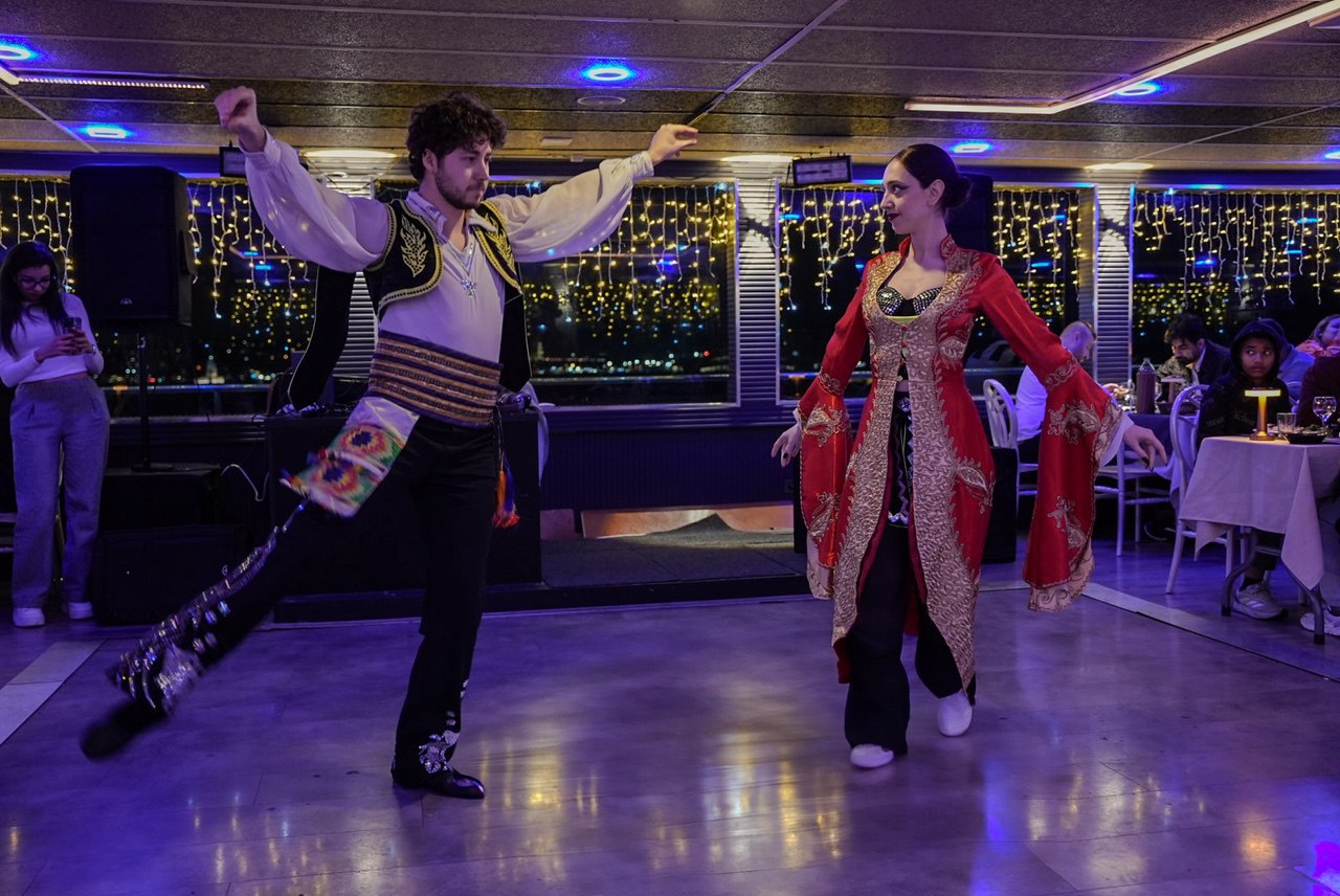 Dinner Cruise Back Area No Alcohol (Round-Trip Transfer) 