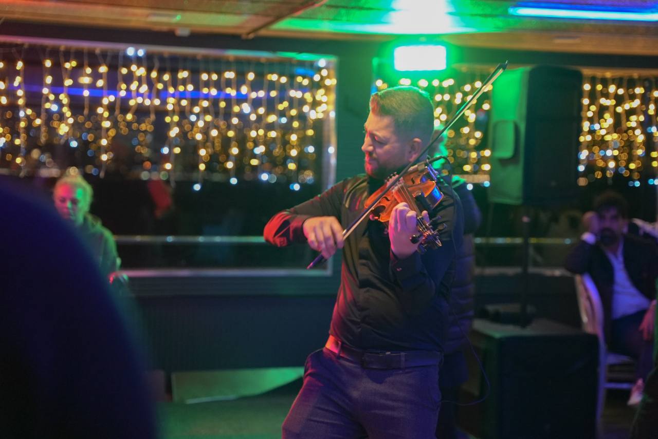 Dinner Cruise Back Area No Alcohol (Round-Trip Transfer) 