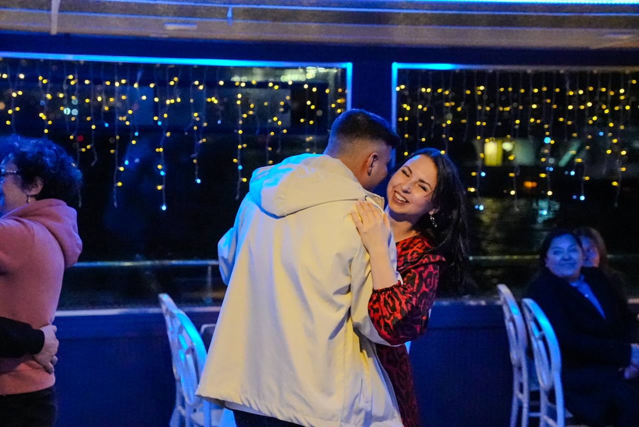 Dinner Cruise Back Area No Alcohol (Round-Trip Transfer) 