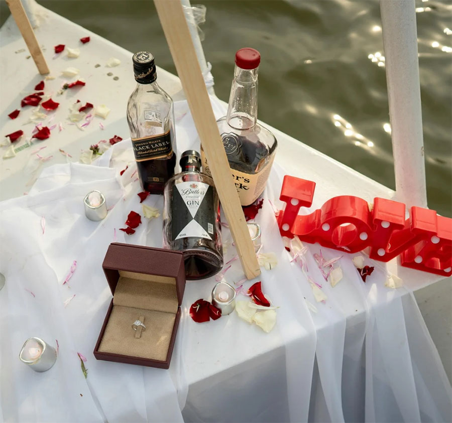 Romantic Bosphorus Yacht Proposal – A Moment to Remember Forever
