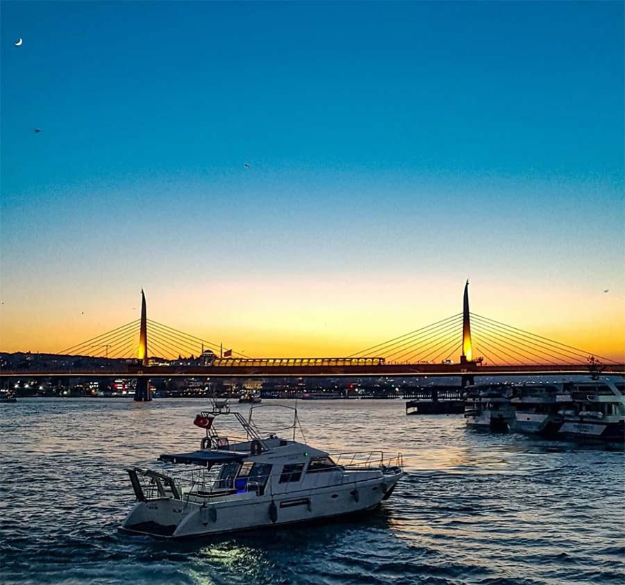 Private Yacht Tour 6 Hours